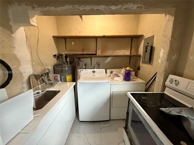 Building Photo - 27 Laredo Pl