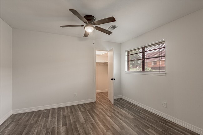 Building Photo - 1819 Ave Q