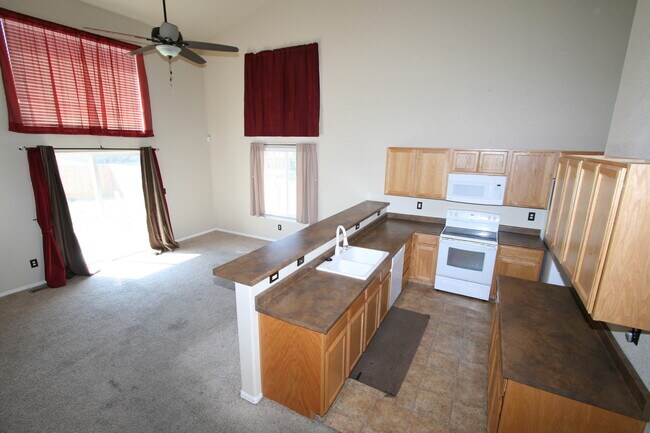 Building Photo - 3 Bedroom Home in Painted Sky!