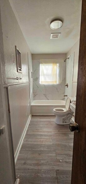 Building Photo - 1046 W Star St