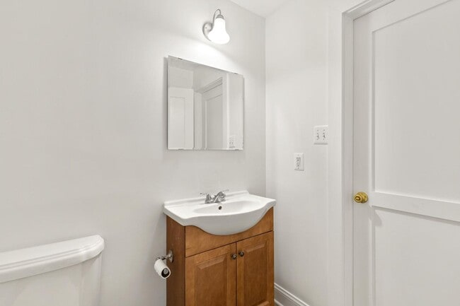 Building Photo - Charming One-Bedroom Basement Apartment