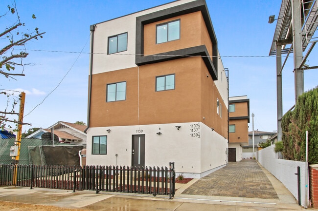 Primary Photo - 1139 S Lorena St