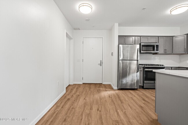 Building Photo - 165 Pavilion Ave