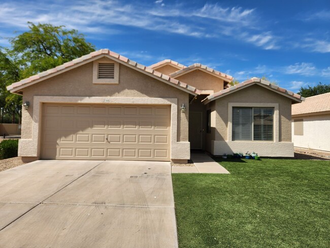 Building Photo - 3 Bedroom Home in Westbank Estates Near E ...