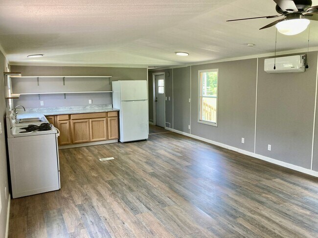 Building Photo - Conveniently Located in Trenton South Caro...