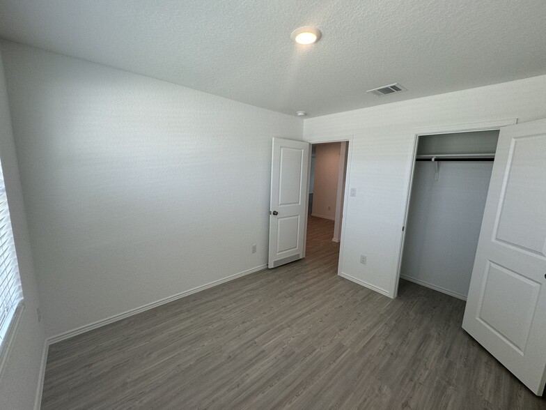 Building Photo - 1155 Barbarosa Rd