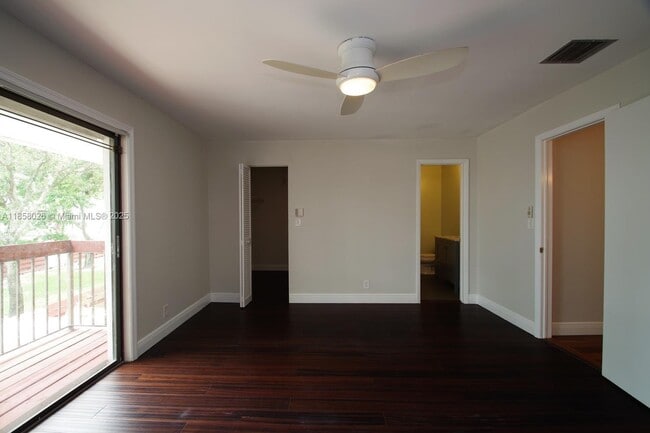 Building Photo - 3010 Willow Ln