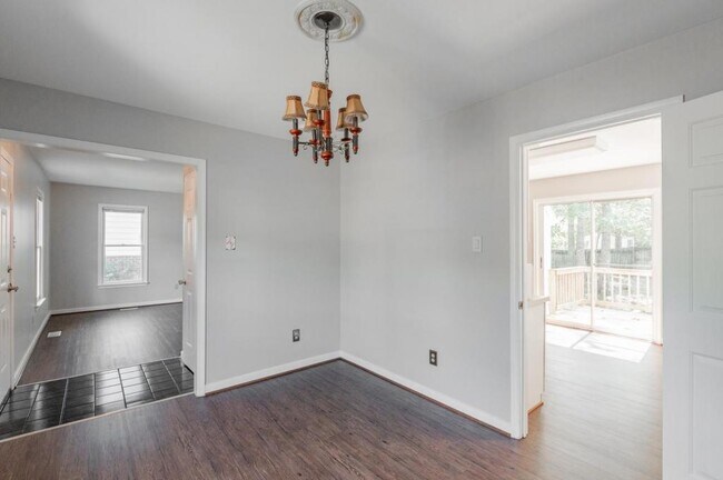 Building Photo - 8915 Castle Point Dr