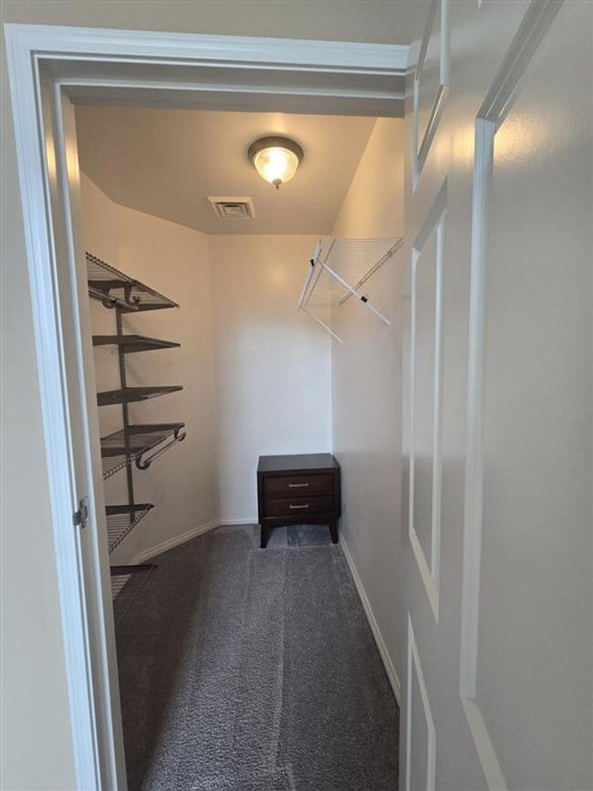 Building Photo - High Rise Stunner!