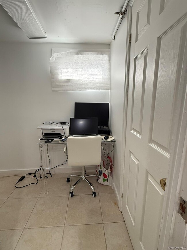 Building Photo - 640 Derby Ave