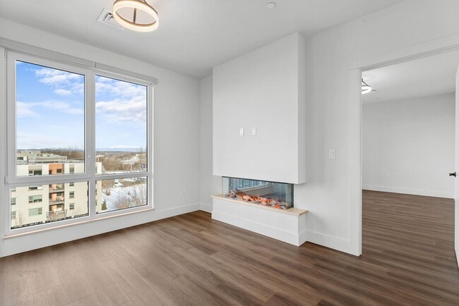 Building Photo - Upscale 1BR Apt in Burlington - 5th Floor ...