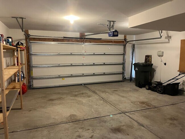 Building Photo - 1716 Waterbrook Dr