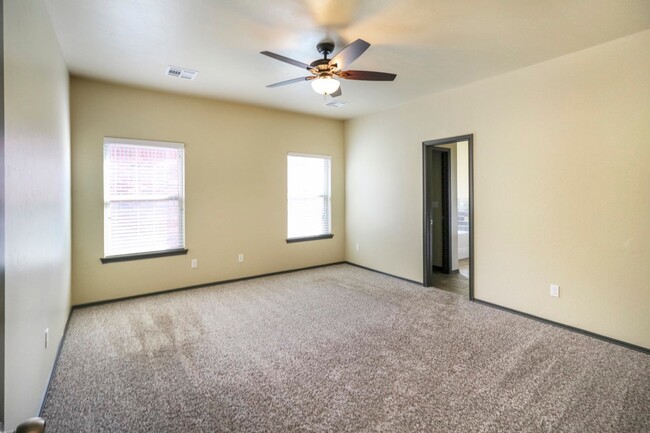 Building Photo - Beautiful 3 Bed, 2 Bath in Highly Sought A...