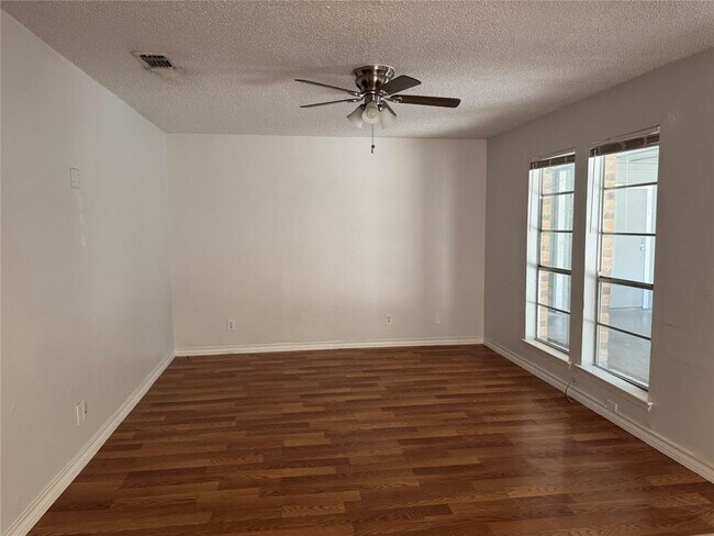 Building Photo - 10622 Golden Quail Dr