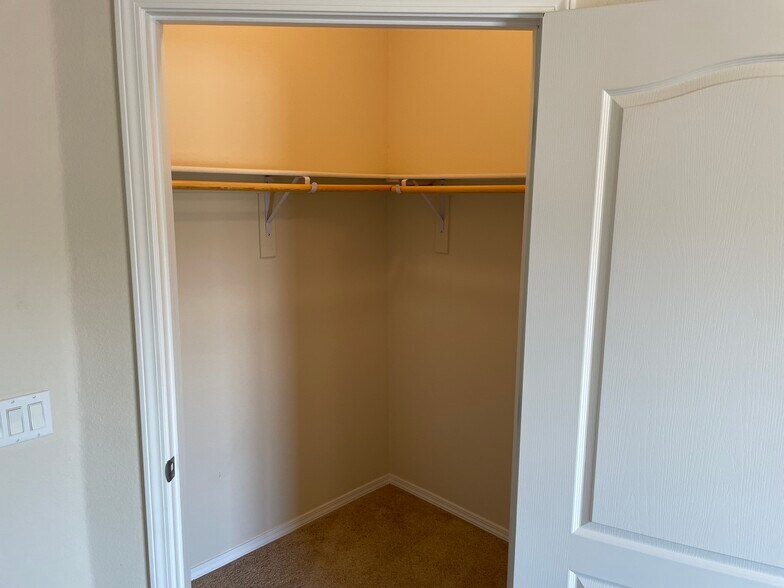 Building Photo - 931 Desert Willow Ct