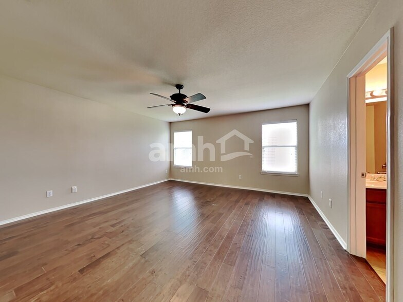 Building Photo - 516 Blue Sage Dr