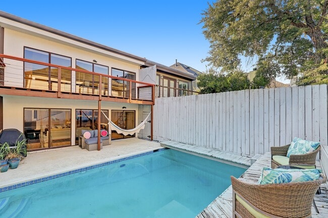 Building Photo - 2117 1/2 Hazard St