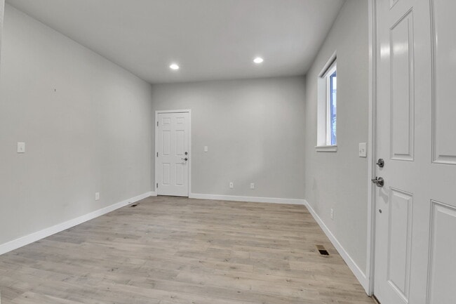 Building Photo - $2,620.95 - 3 Bed, 2.5 Bath Home in Aurora with AC and In Unit Laundry!