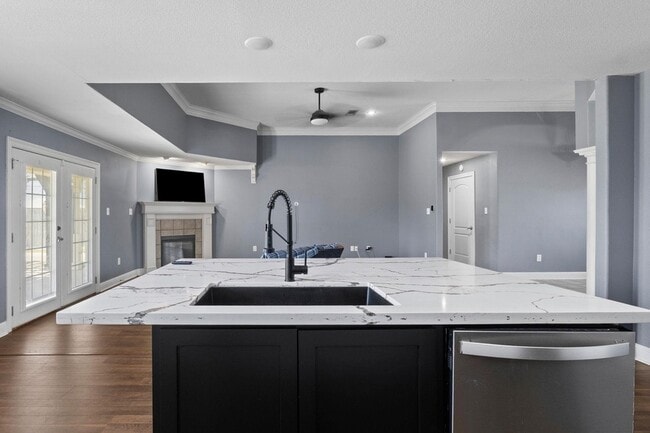 Building Photo - 685 Winchester Dr