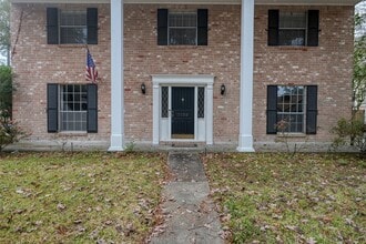 Building Photo - 2230 Lakeville Dr