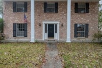 Building Photo - 2230 Lakeville Dr