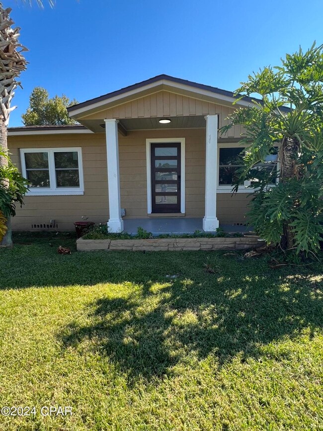 Building Photo - 1528 Oak Ave