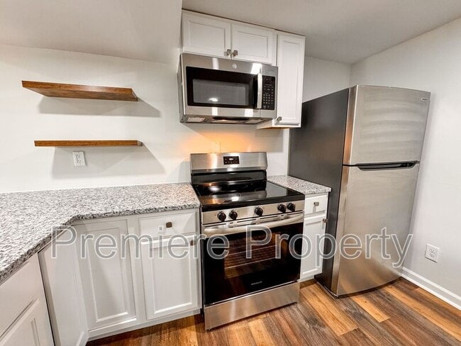 Building Photo - 1335 N 47th St