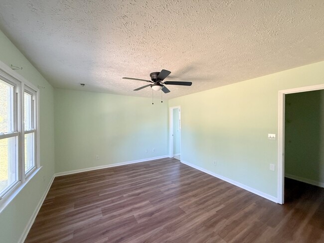 Building Photo - 158 Lewis Ln