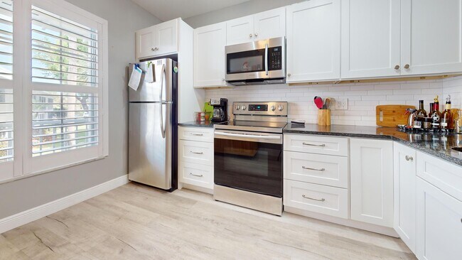 Building Photo - 1856 SW Palm City Rd