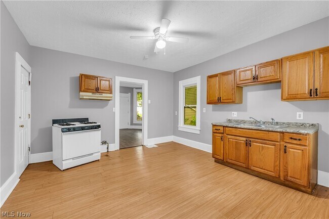 Building Photo - 2050 W 83rd St