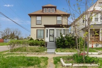 Building Photo - $1495 - 4 Bedroom/2 Bath Home in Islandview