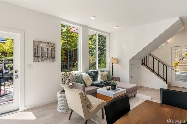 Building Photo - 1112 13th Ave