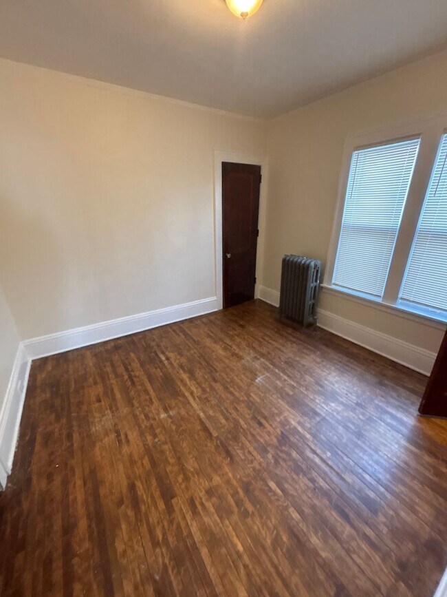 Building Photo - 2918 N Girard Ave