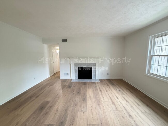 Building Photo - 335 Winding River Dr