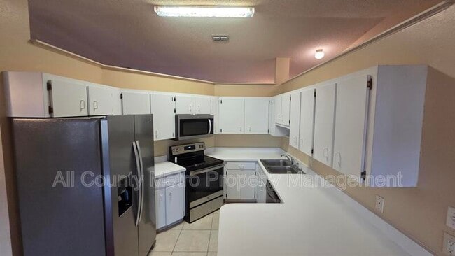 Building Photo - 261 Daisy Estates Dr