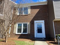 Building Photo - 2 Bedroom, 1.5 Bathroom Townhouse in Green...