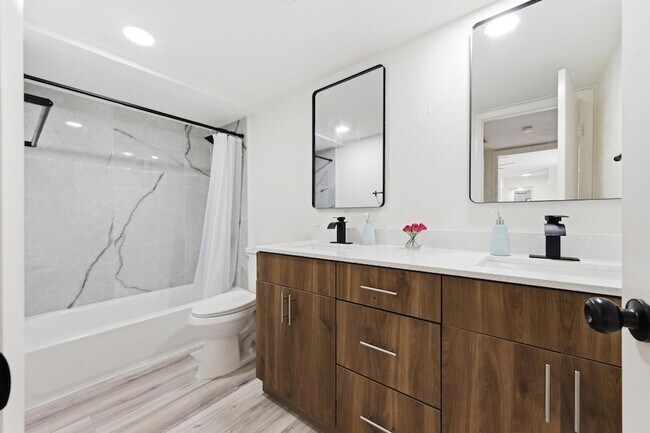 Building Photo - 1424 14th Terrace