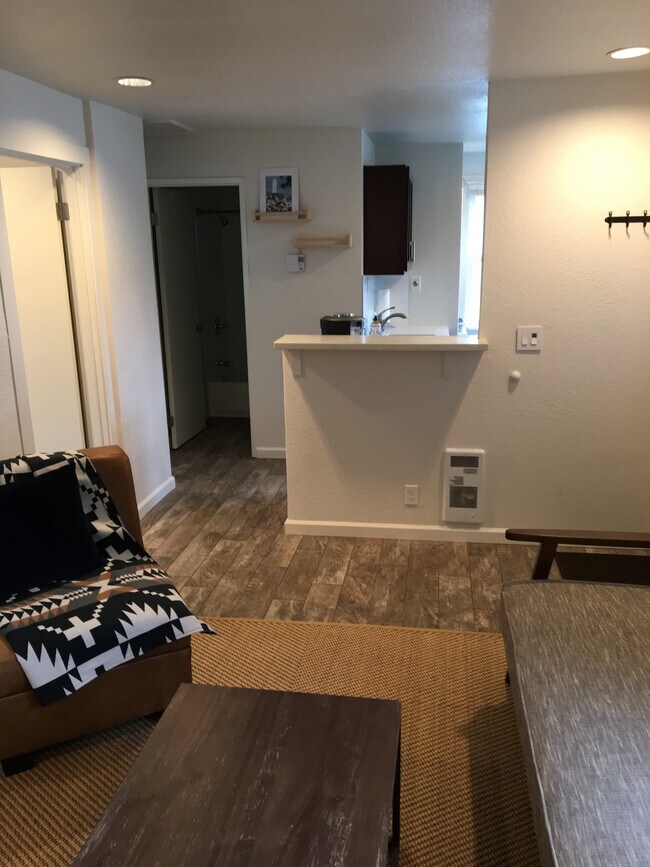 Building Photo - 609 N 48th St