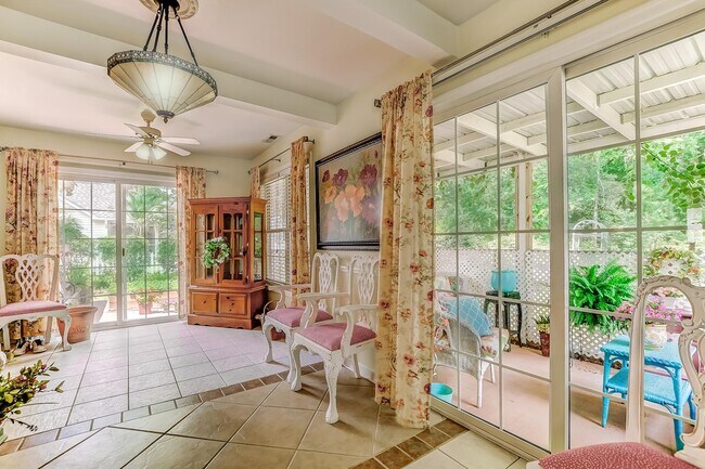 Building Photo - 472 Shellbank Dr