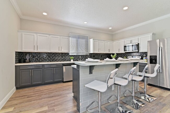 Building Photo - 701 Kettering Rd