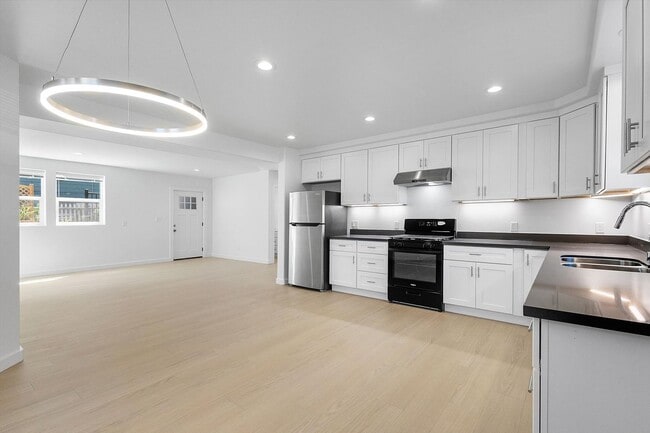 Building Photo - 1533 Lafayette St