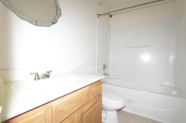 Building Photo - 2133 Rindle Dr