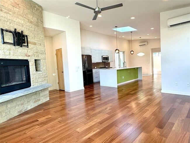 Building Photo - 416 Starlight Vlg Lp