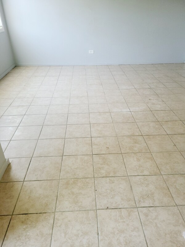 Building Photo - 546-552 Gregory Dr
