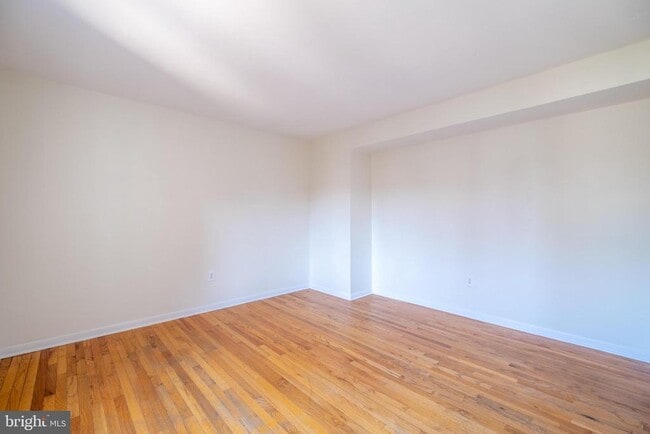 Building Photo - 129 Catharine St