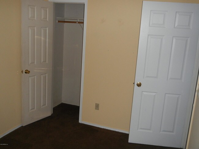 Building Photo - 517 Tuxedo Ct