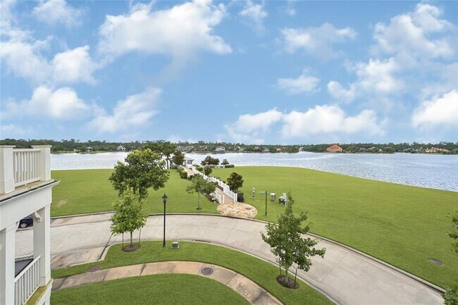 Building Photo - 210 Breezy Way