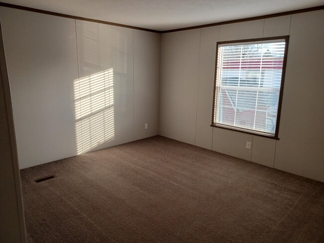 Building Photo - 211 Magnolia Pl