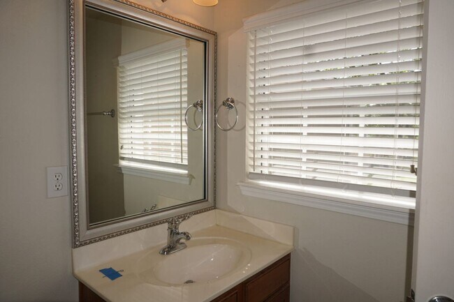 Building Photo - 2 Bedroom 2 Bathroom 55+ Community