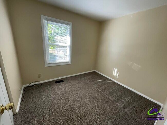 Building Photo - 111 Nix Way